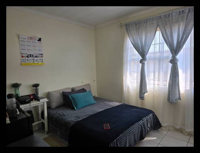 2 bed property to rent in LAKEFIELD